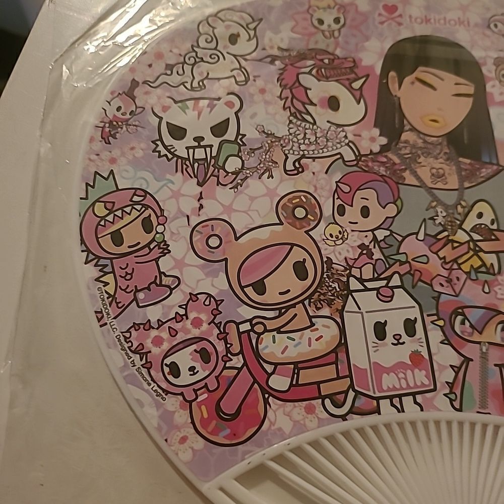 Tokidoki Commi Con 2022 Fan - Picture 6 of 9